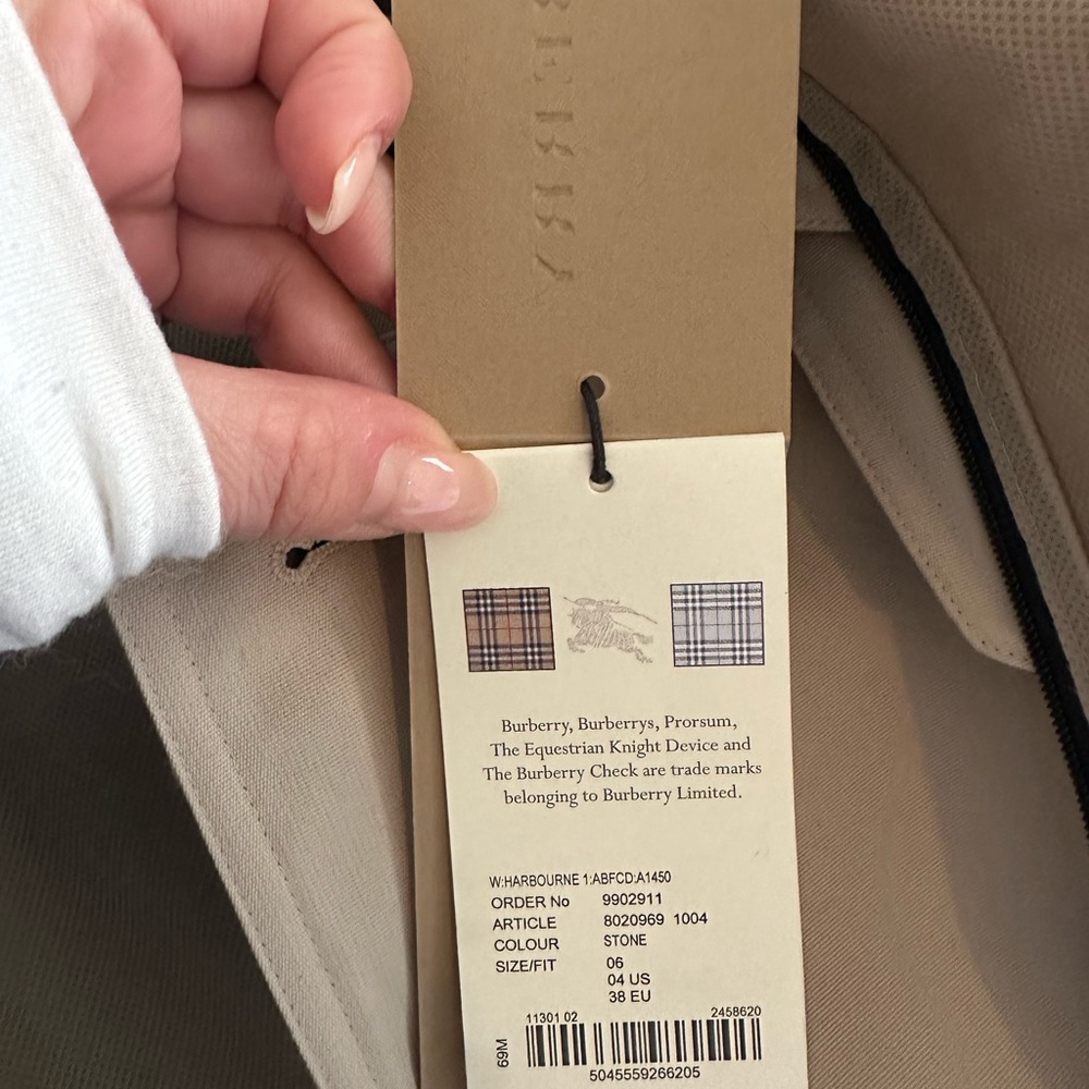 SOLD!! Authentic Burberry harbourne trench coat size 4 - Picture 14 of 14